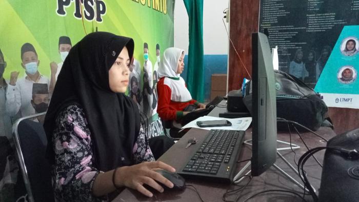 PELAKSANAAN SIMULASI KOPETENSI SAINS MADRASAH ( KSM ) DI MAN 4 BATANG HARI
