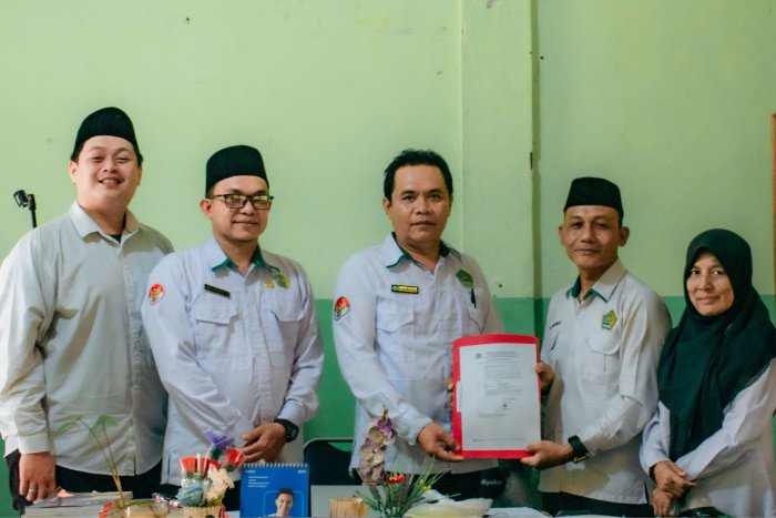 Jelang Berangkat Haji, Kepala MAN 4 Batang Hari Serahkan Amanah Kepemimpinan kepada Plh Kepala Madrasah Jelang Berangkat Haji, Kepala MAN 4 Batang Hari Serahkan Amanah Kepemimpinan kepada Plh Kepala Madrasah