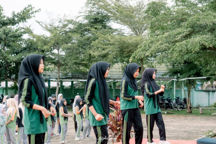 Senam Pagi di MAN 4 Batang Hari: Menyegarkan Tubuh dan Meningkatkan Konsentrasi Belajar