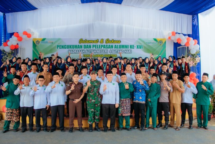 Lanjut Kuliah dan Raih Cita-Cita : 68 Siswa MAN 4 Batang Hari Resmi Dikukuhkan, Ini Pesan Penting Kakankemenag