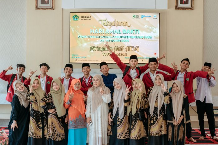 Seni Islami Di Madrasah Warnai Tasyakuran HAB Ke-80: MAN 4 Batang Hari Tampil Percaya Diri di Panggung Kemenag