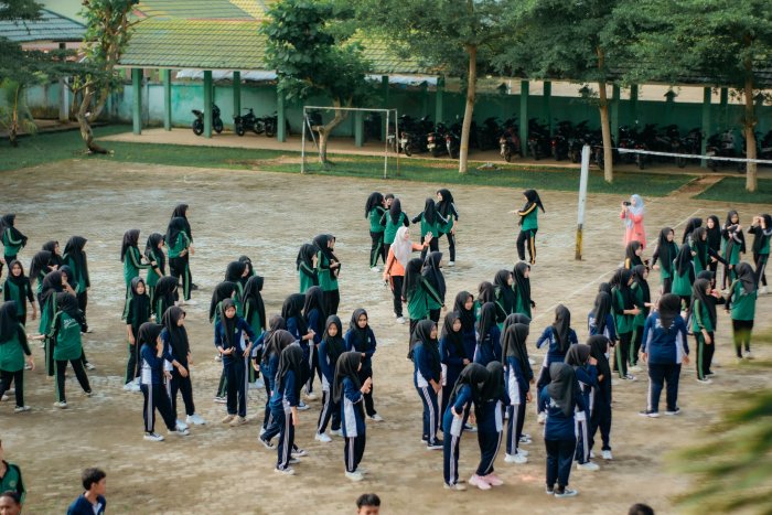 SERASI Jadi Energi Pagi MAN 4 Batang Hari, Kepala Madrasah Turun Langsung Pimpin Senam Rutin Setiap Rabu Pagi