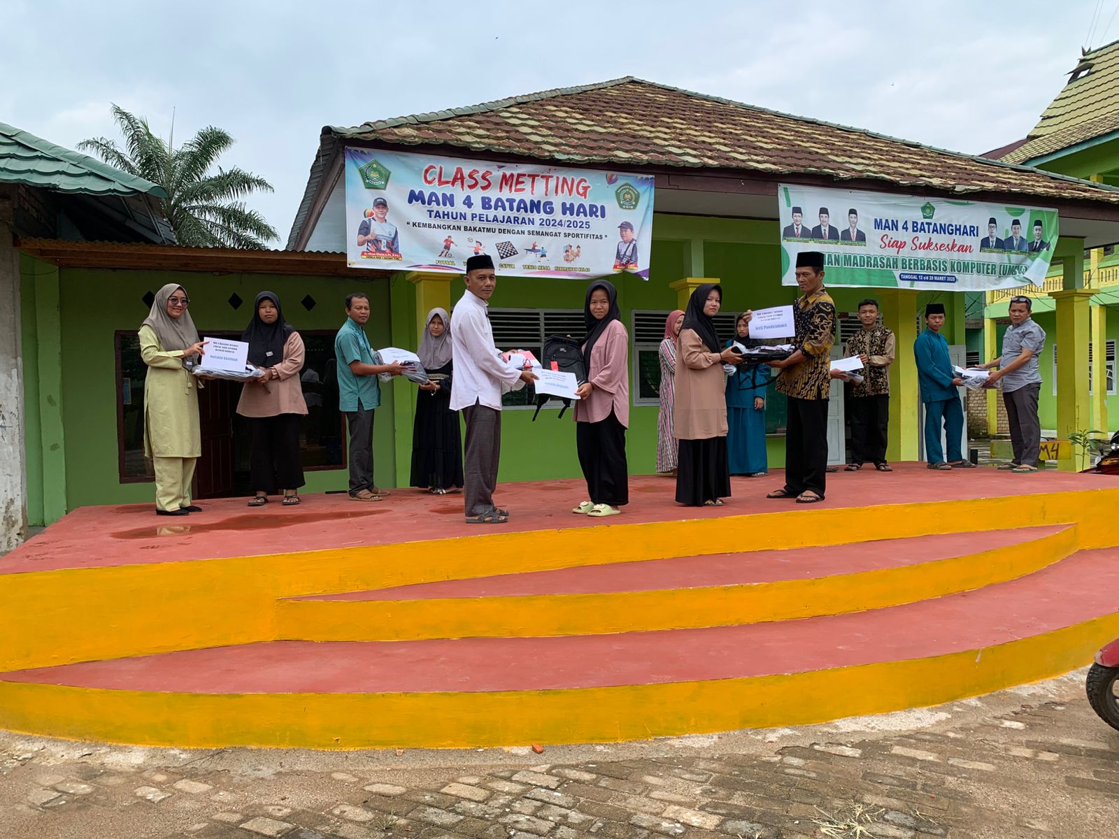 Lebaran Yatim Dan Difabel : Berbagi Kebahagiaan di MAN 4 Batang Hari