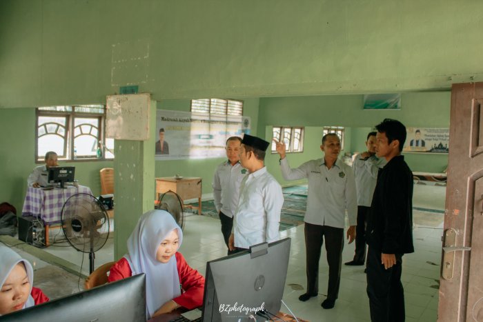 Kabid Penmad Kanwil Kemenag Provinsi Jambi Tinjau Pelaksanaan TKA di MAN 4 Batang Hari
