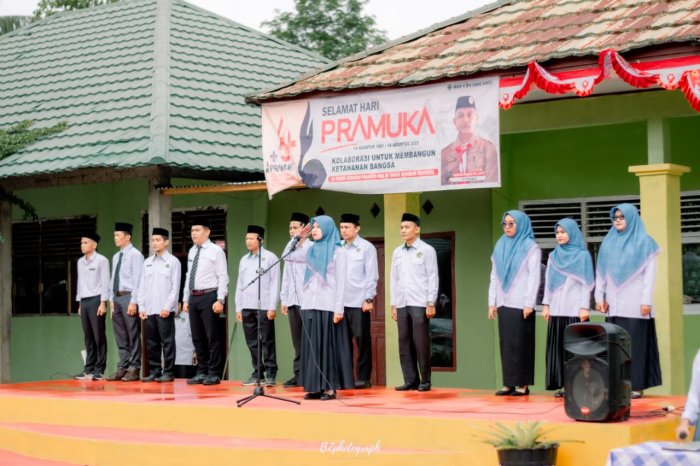 Upacara Bendera MAN 4 Batang Hari: Taat Aturan, Tunjang Disiplin dan Karakter Siswa