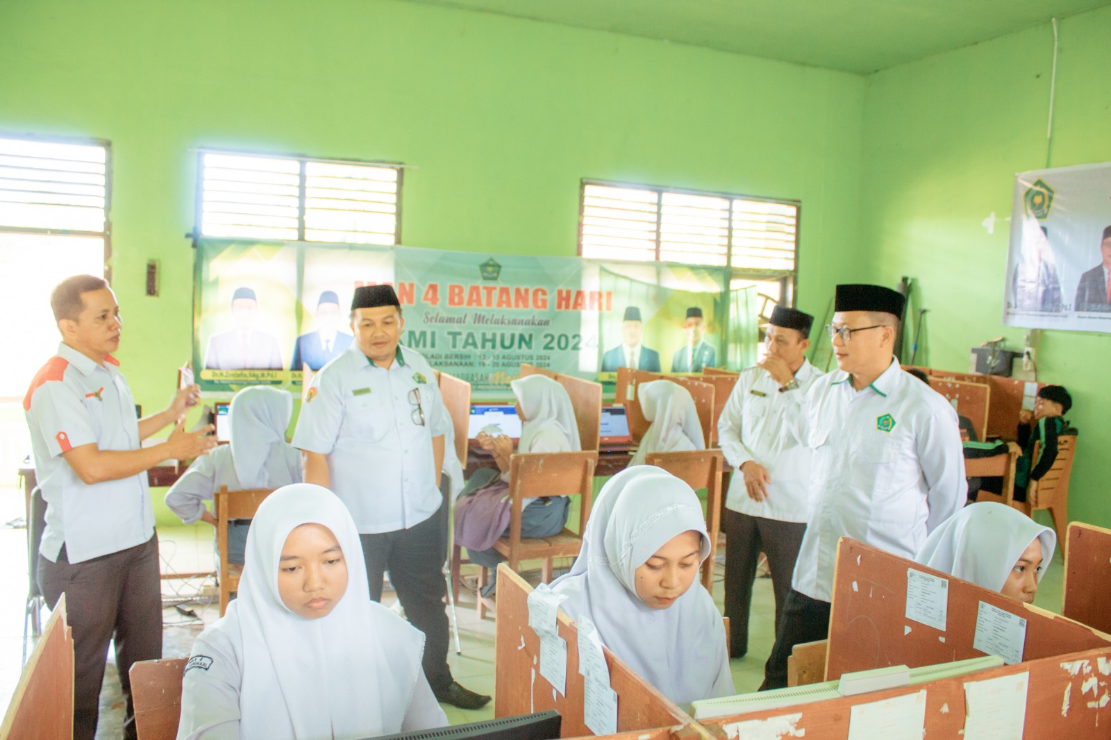 Kakan Kemenag Batang Hari Lakukan Monev ANBK 2025 di MAN 4 Batang Hari : Pujian Tinggi atas Disiplin dan Kecakapan Pelaksanaan