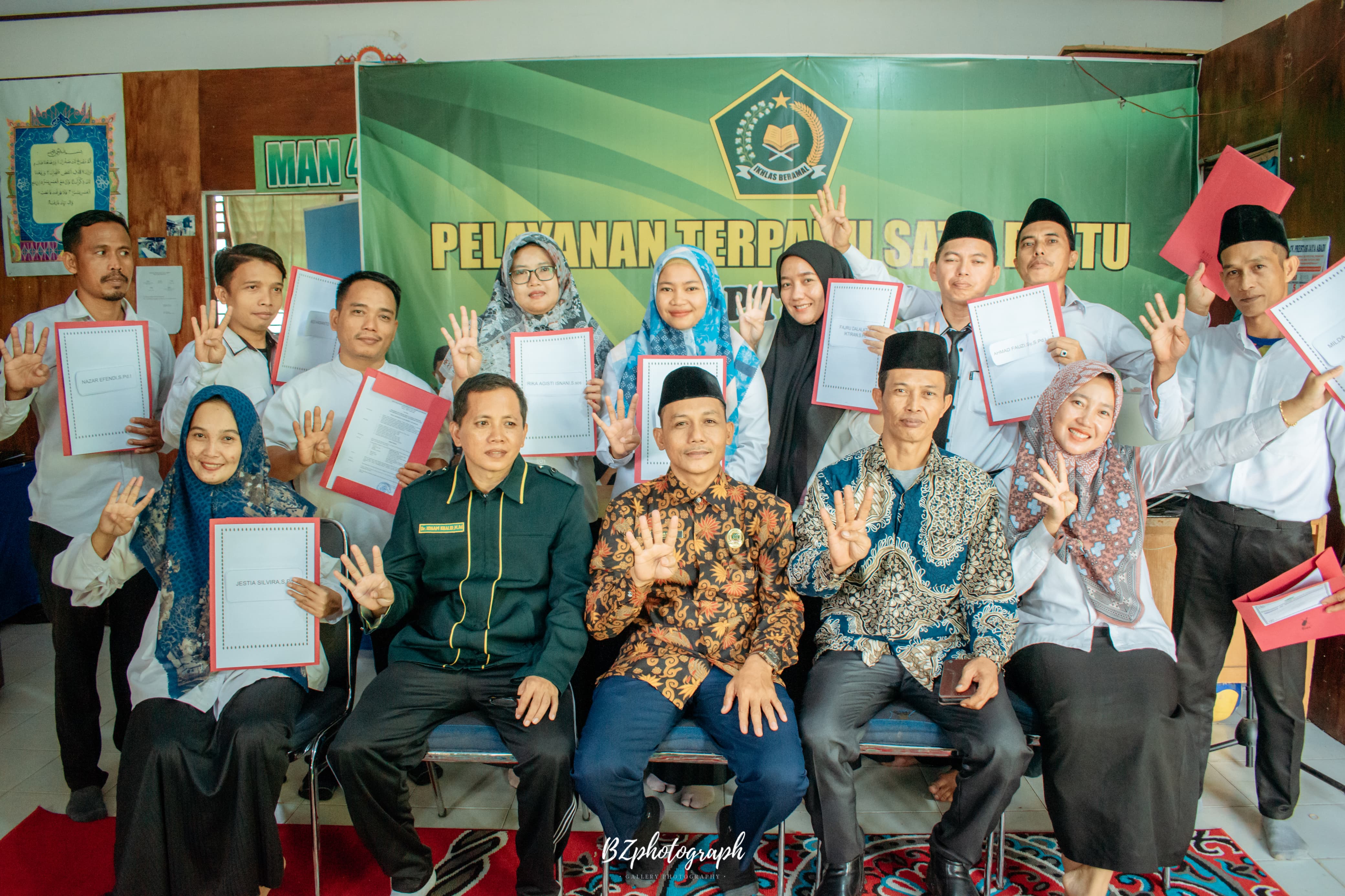 Penyerahan SK Honorer Dan Wakil Kepala Madrasah Dan Pembina Madrasah MAN 4 BatangHari