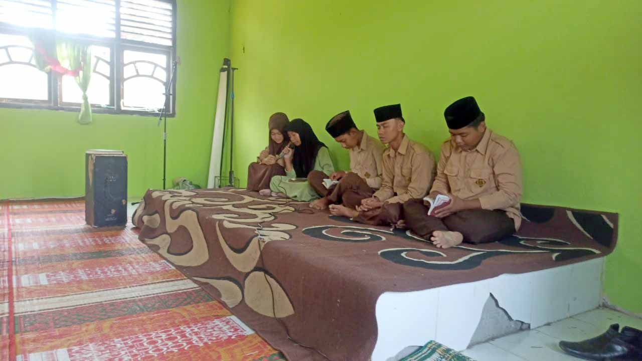 Bukan Sekadar Rutinitas: Yasinan Jumat MAN 4 Batanghari, Membangun Generasi Qur'ani Berkarakter Unggul!