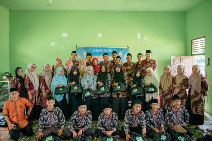 Ramadhan Berbagi di MAN 4 Batang Hari: 25 Siswa Terima Bantuan Sembako dari Madrasah